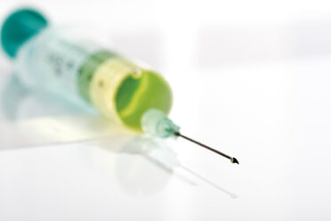 Medical syringe, close-up - 09258CS-U