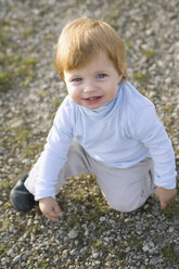 Little girl (1-2) kneeling, portrait - SMOF00182