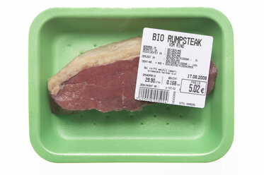 Rohes Steak in Styroporbox, Ansicht von oben - THF00886