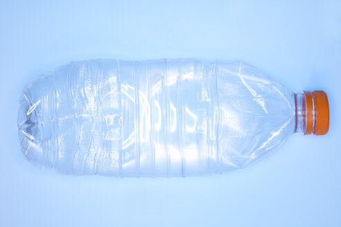 Leere Plastikflasche, Ansicht von oben - THF00876