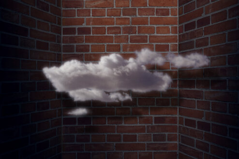 Wolke gefangen zwischen Backsteinmauern - IGOF00003