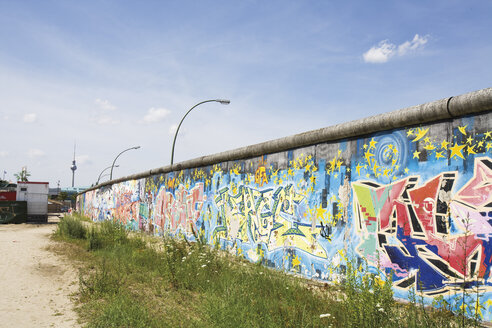 Deutschland, Berlin, Mauer mit Graffiti - 09334CS-U