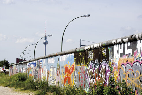 Deutschland, Berlin, Mauer mit Graffiti - 09327CS-U