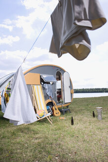 Deutschland, Leipzig, Ammelshainer See, Camping Trailer - WESTF09365