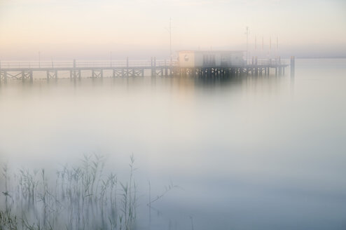 Germany, Hagnau, Lake Constance, Pier in the mornings - SMF00411