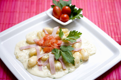 Gnocchi with cream sauce, tomatoes, parsley, and chive - MAEF01177