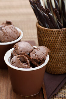 Cup of chocolate ice cream, close-up - SCF00332