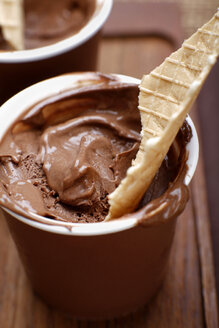 Cup of chocolate ice cream, close-up - SCF00331