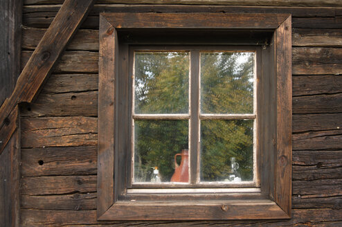 Farmhouse, window, close-up - 00478LR-U