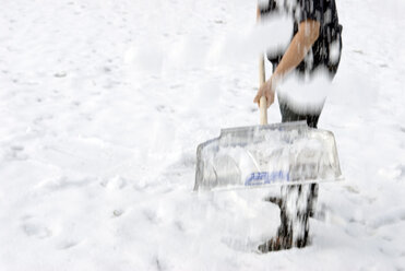 Person mit Schneeschaufel - AWDF00280