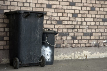 Garbage Can in front of brick wall - AWDF00110