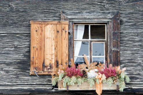 Schweiz, Arosa, Fenster und Blumenkasten - AWDF00100