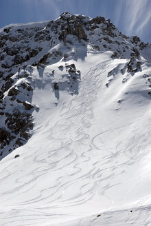 Schweiz, Graubünden, Arosa, Skispuren im Schnee - AWDF00099