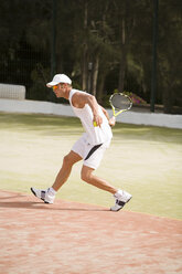 Mann spielt Tennis - UKF00159