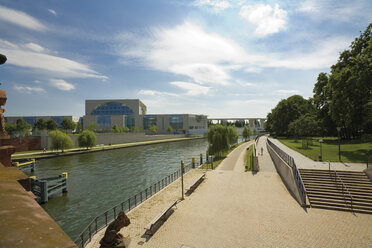 Deutschland, Berlin, Kanzleramt von der Spree aus gesehen - 09435CS-U