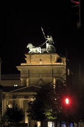 Deutschland, Berlin, Brandenburger Tor bei Nacht - 09406CS-U