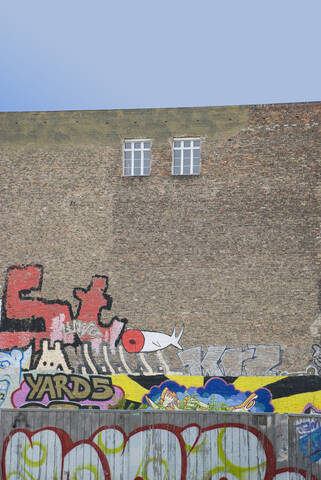 Deutschland, Berlin, Mauer mit Graffiti, lizenzfreies Stockfoto