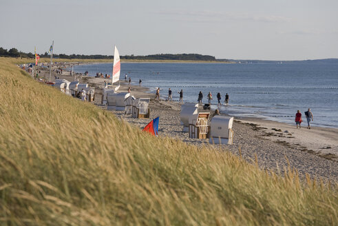 Germany, Mecklenburg-Vorpommern, Hiddensee Island, Tourists walking across beach - WDF00254