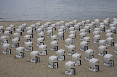 Germany, Mecklenburg-Vorpommern, Baltic Sea, Rügen, Wicker beach chairs - WDF00245