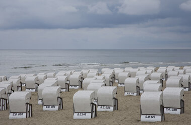 Deutschland, Mecklenburg-Vorpommern, Ostsee, Rügen, Strandkörbe - WDF00244