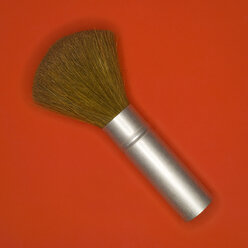 Beauty brush, elevated view - MUF00699