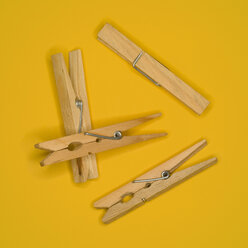 Clothes-pins elevated view - MUF00665