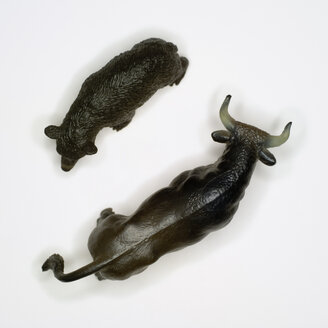 Bull and bear figurines, elevated view - MUF00644