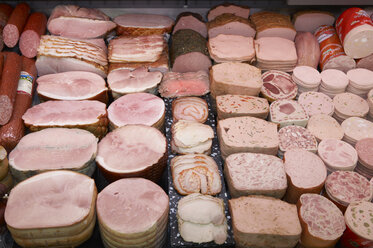 Various sausages in display in supermarket, close-up - THF00980