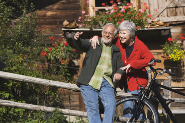 Austria, Karwendel, Senior couple in front of log cabin - WESTF10512