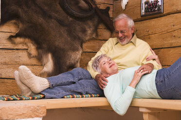 Senior couple in hunting lodge - WESTF10431