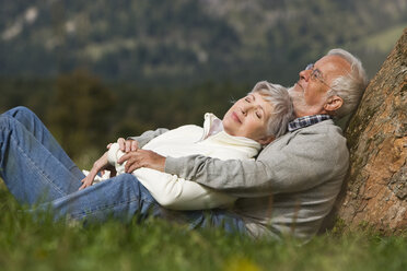 Austria, Karwendel, Senior couple in the countryside - WESTF10411