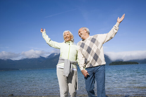 Germany, Bavaria, Walchensee, Senior couple cheering - WESTF10127