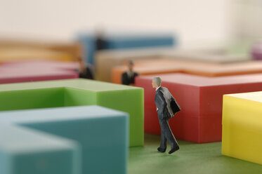 Businessman figurines in labyrinth, close up - ASF03817