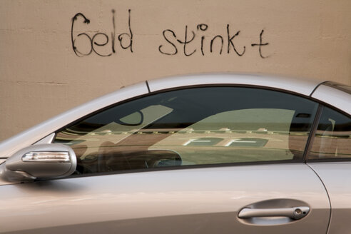 Wall with graffiti, car in foreground - WDF00362
