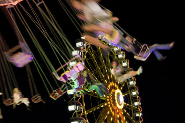 Deutschland, Bayern, München, Oktoberfest, Riesenrad bei Nacht - GNF01091