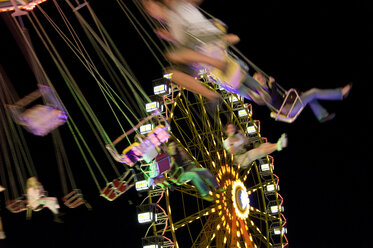 Germany, Bavaria, Munich, Oktoberfest, Ferris wheel at night - GNF01091