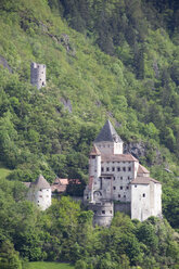 Italien, Südtirol, Festung in Gebirgskulisse - GNF01058