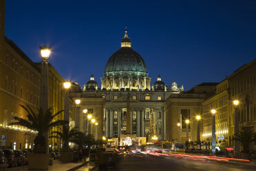 Italien, Rom, St. Petersdom bei Nacht - GWF00903