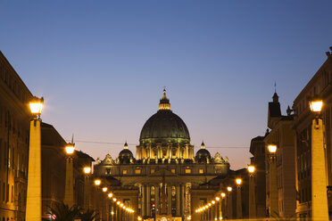 Italien, Rom, St. Petersdom bei Nacht - GWF00902