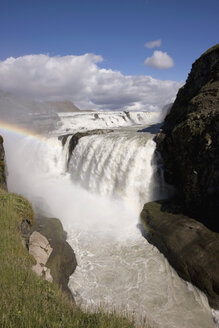 Island, Wasserfall und Regenbogen - FFF00959