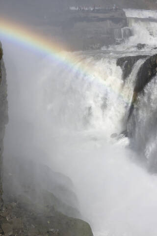 Island, Wasserfall und Regenbogen, lizenzfreies Stockfoto
