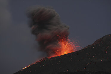 Indonesien, Anak Krakatau, Vulkanausbruch - RM00341