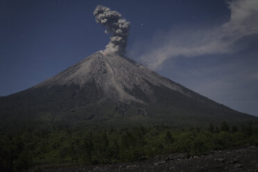 Indonesien, Ost-Java, Vulkan Semeru, Ascheeruption - RM00331
