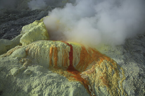 Indonesia, East Java, Welirang volcano, Sulphur deposits - RM00320