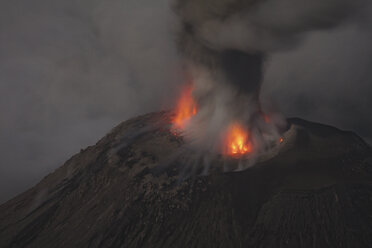 Guatemala, Vulkan Santiaguito, Strombolianische Eruption - RM00308