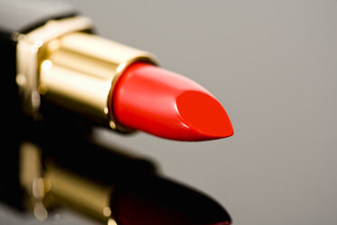 Lipstick, close-up - MAEF01407