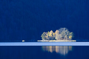 Deutschland, Bayern, Eibsee und Insel - FOF01322