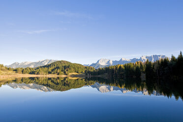 Germany, Bavaria, Karwendel mountains, Lake Geroldsee - FOF01317