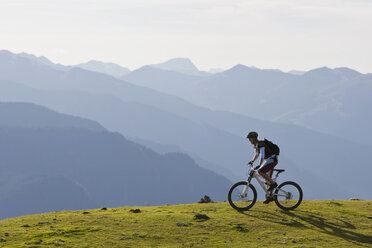 Austria, Salzburger Land, Zell am See, Woman mountain biking - FFF01027