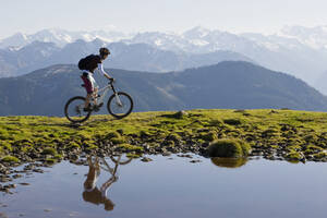 Österreich, Salzburger Land, Zell am See, Mountainbiken für Frauen - FFF01025